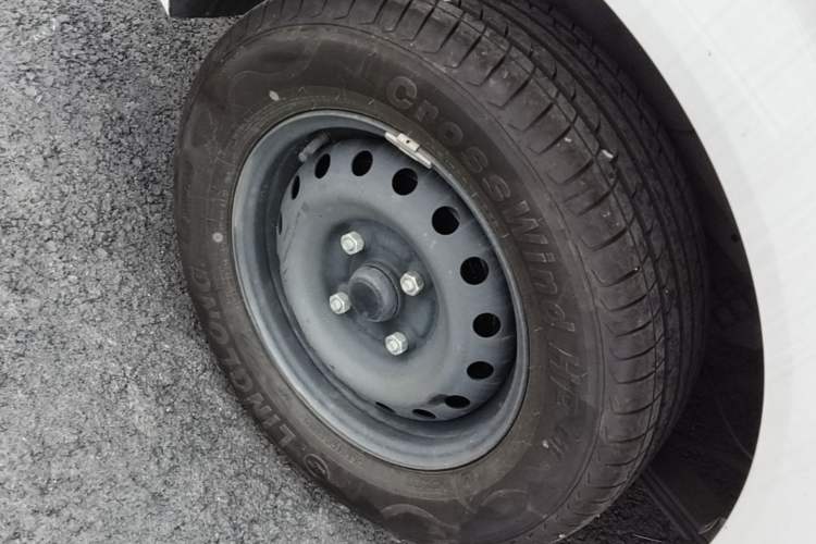 Used Wuling Hongguang New Energy 2025 Extended-Range Hybrid 50 km Utility Version Right Rear Wheel Hub