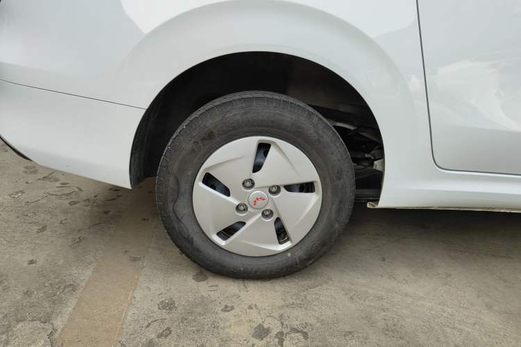 Used Wuling Hongguang New Energy 2025 Extended-Range Hybrid 50 km Standard Version Right Rear Wheel Hub