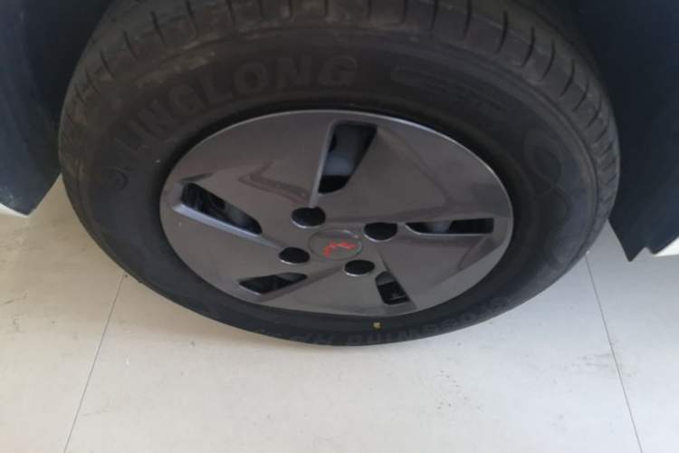 Used Wuling Hongguang New Energy 2025 Extended-Range Hybrid 50KM Comfort Version Right Rear Wheel Hub
