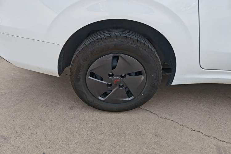 Used Wuling Hongguang New Energy 2025 Extended-Range Hybrid 50KM Comfort Version Right Rear Wheel Hub