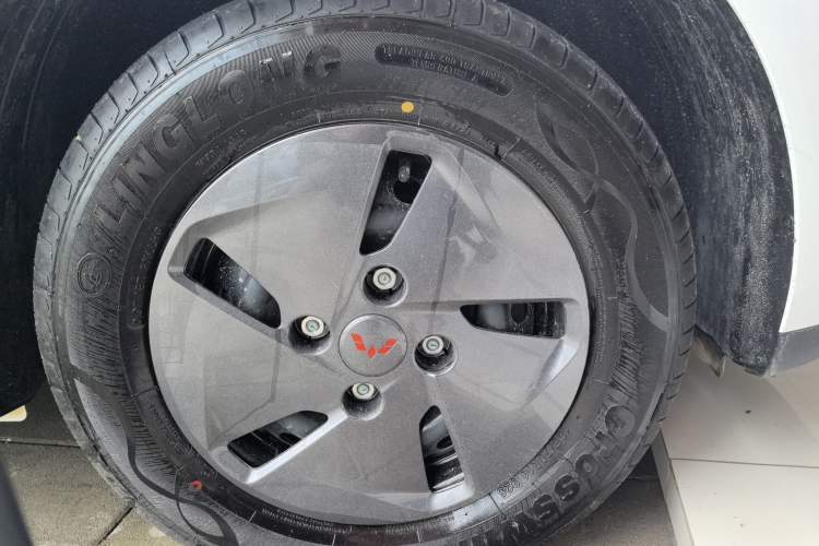 Used Wuling Hongguang New Energy 2025 Extended-Range Hybrid 50KM Comfort Version Right Rear Wheel Hub