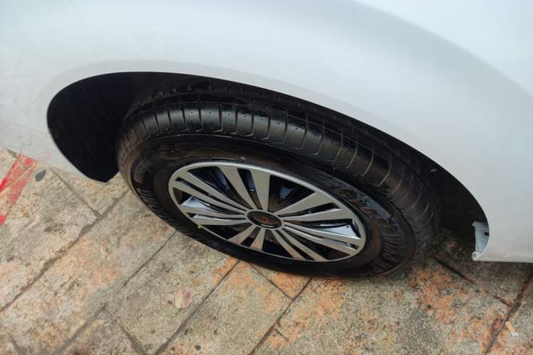 Used Wuling Hongguang New Energy 2025 Extended-Range Hybrid 50 km Utility Version Right Rear Wheel Hub