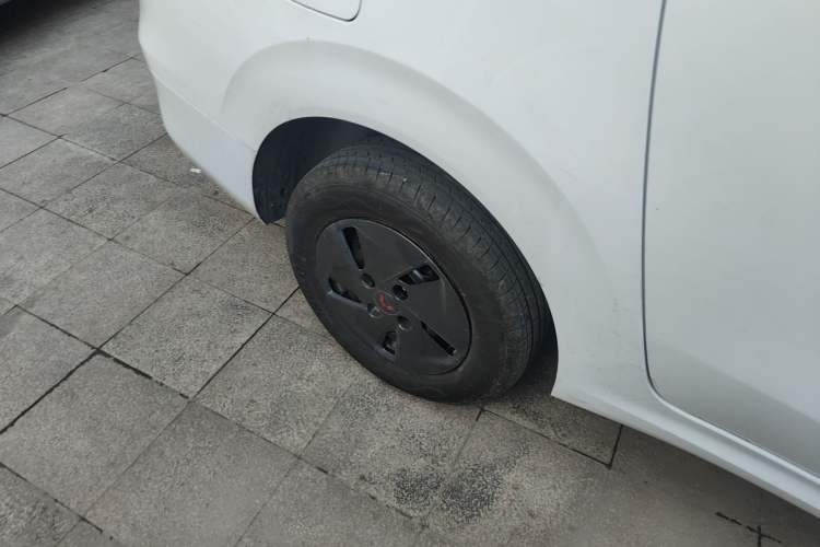 Used Wuling Hongguang New Energy 2025 Extended-Range Hybrid 50KM Comfort Version Right Rear Wheel Hub