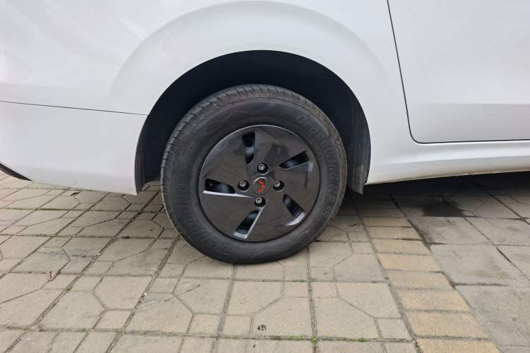 Used Wuling Hongguang New Energy 2025 Extended-Range Hybrid 50KM Comfort Version Right Rear Wheel Hub