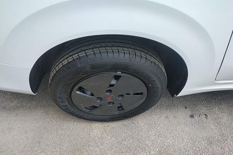 Used Wuling Hongguang New Energy 2025 Model Range-Extending Hybrid 150KM Comfort Edition Right Rear Wheel Hub