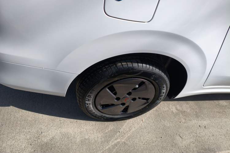 Used Wuling Hongguang New Energy 2025 Extended-Range Hybrid 50KM Comfort Version Right Rear Wheel Hub
