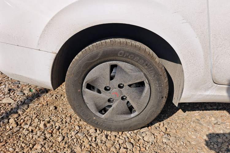 Used Wuling Hongguang New Energy 2025 Extended-Range Hybrid 50KM Comfort Version Right Rear Wheel Hub