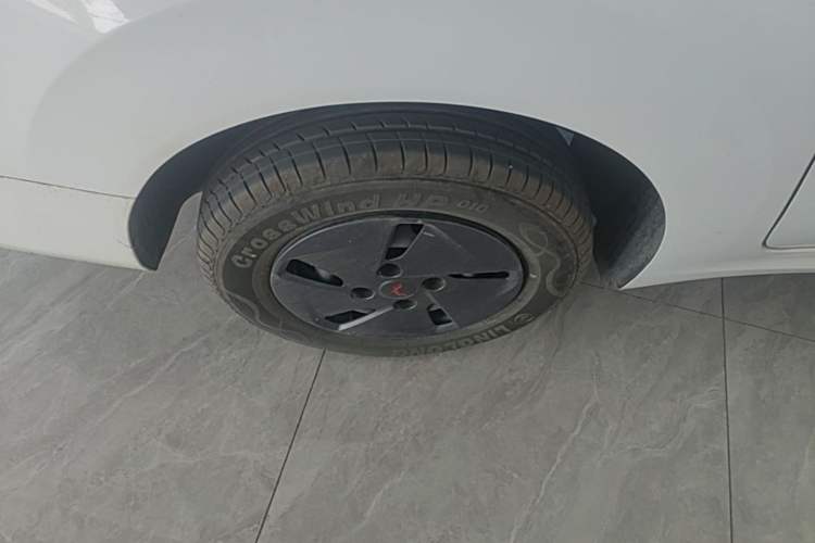 Used Wuling Hongguang New Energy 2025 Extended-Range Hybrid 50KM Comfort Version Right Rear Wheel Hub