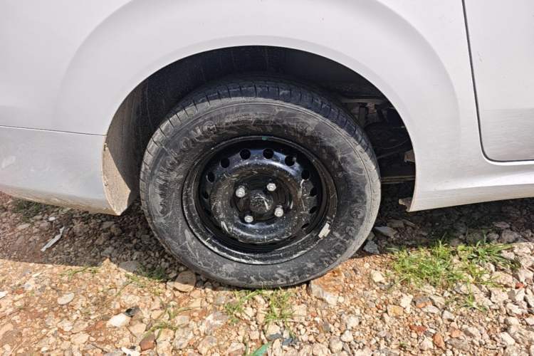Used Wuling Hongguang New Energy 2025 Extended-Range Hybrid 50 km Standard Version Right Rear Wheel Hub