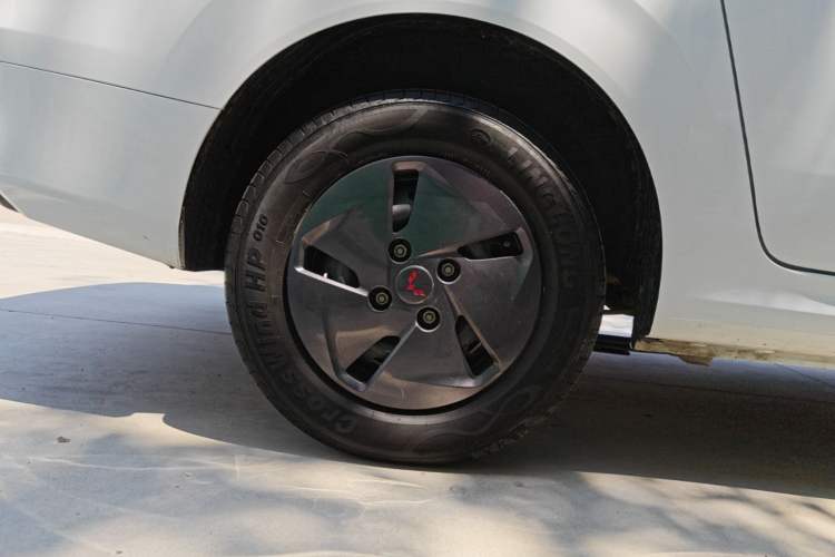 Used Wuling Hongguang New Energy 2025 Extended-Range Hybrid 50KM Comfort Version Right Rear Wheel Hub