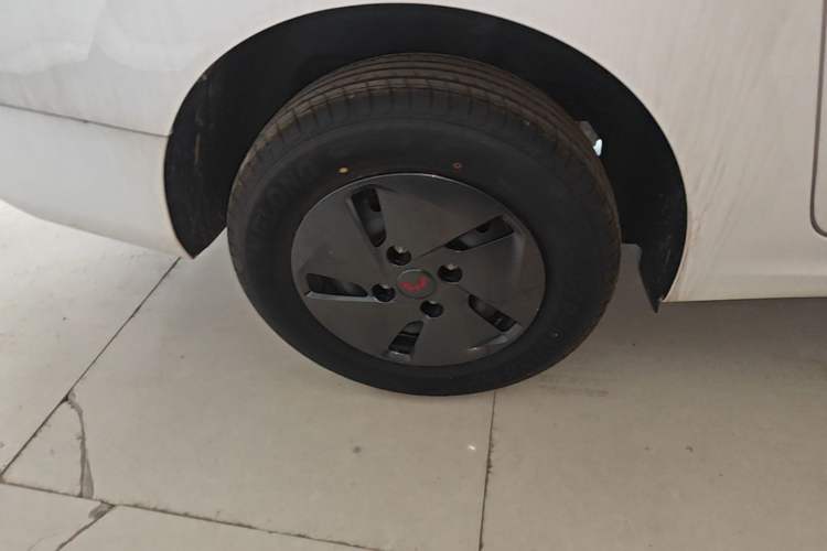 Used Wuling Hongguang New Energy 2025 Extended-Range Hybrid 50KM Comfort Version Right Rear Wheel Hub