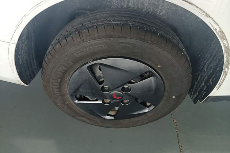 Used Wuling Hongguang New Energy 2025 Extended-Range Hybrid 50KM Comfort Version Right Rear Wheel Hub