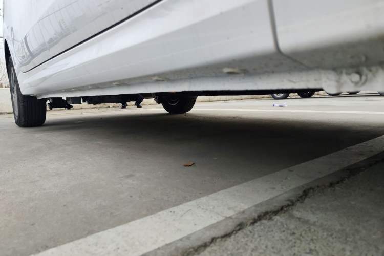 Used Wuling Hongguang New Energy 2025 Extended-Range Hybrid 50KM Comfort Version Right Side Sill