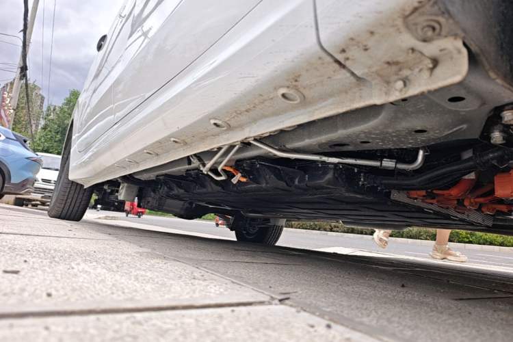 Used Wuling Hongguang New Energy 2025 Extended-Range Hybrid 50 km Standard Version Right Side Sill