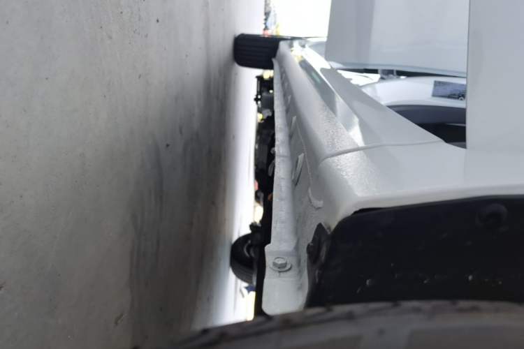 Used Wuling Hongguang New Energy 2025 Extended-Range Hybrid 50KM Comfort Version Right Side Sill