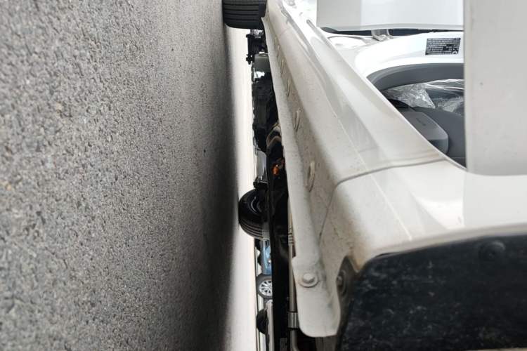 Used Wuling Hongguang New Energy 2025 Extended-Range Hybrid 50KM Comfort Version Right Side Sill