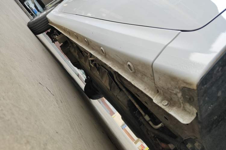 Used Wuling Hongguang New Energy 2025 Extended-Range Hybrid 50 km Standard Version Right Side Sill