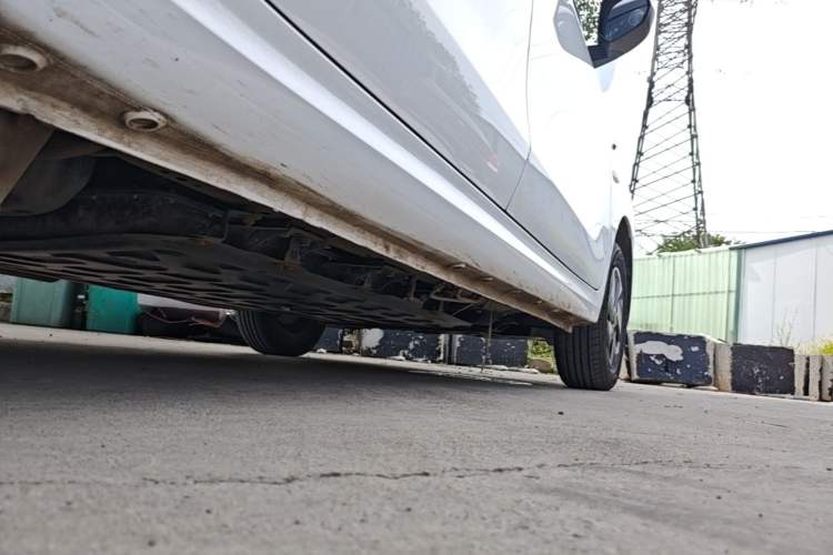 Used Wuling Hongguang New Energy 2025 Extended-Range Hybrid 50KM Comfort Version Right Side Sill