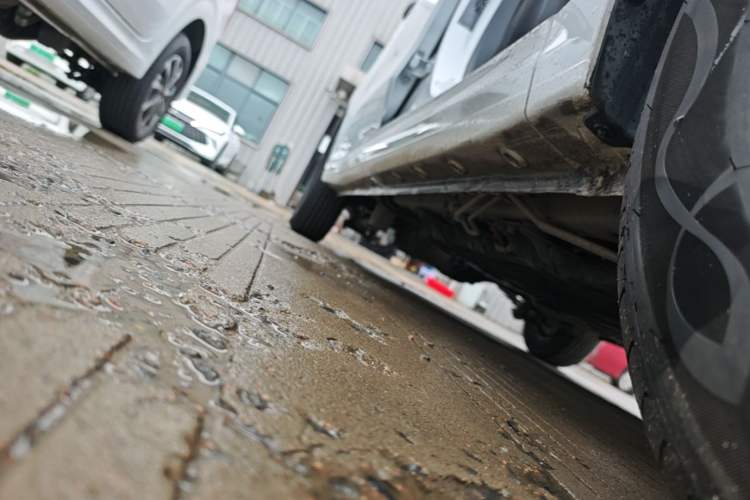 Used Wuling Hongguang New Energy 2025 Extended-Range Hybrid 50 km Standard Version Right Side Sill