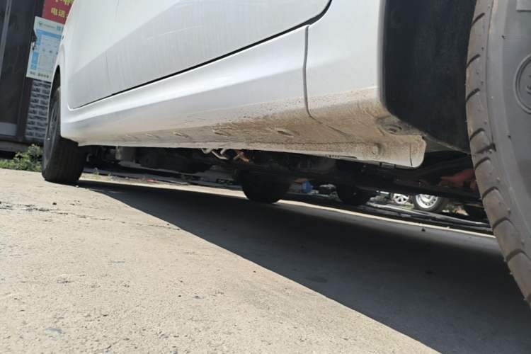 Used Wuling Hongguang New Energy 2025 Extended-Range Hybrid 50KM Comfort Version Right Side Sill