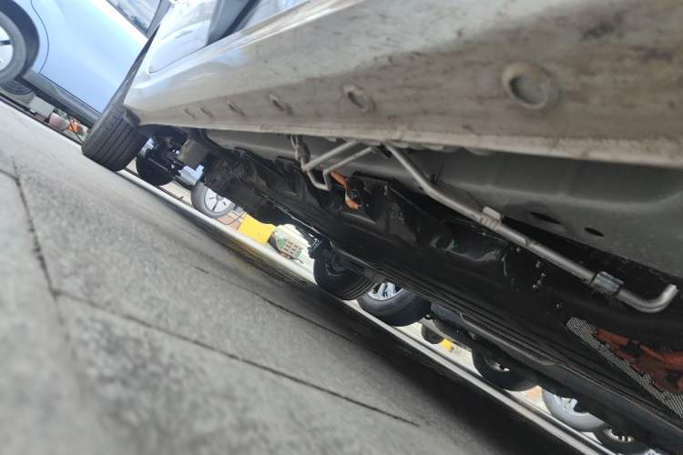 Used Wuling Hongguang New Energy 2025 Extended-Range Hybrid 50KM Comfort Version Right Side Sill