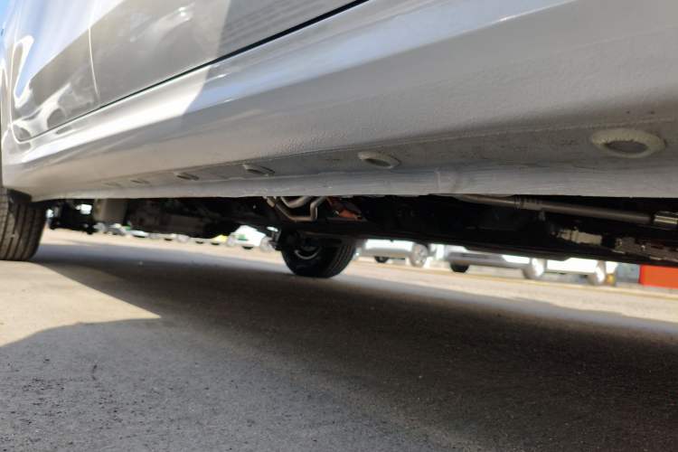 Used Wuling Hongguang New Energy 2025 Extended-Range Hybrid 50KM Comfort Version Right Side Sill
