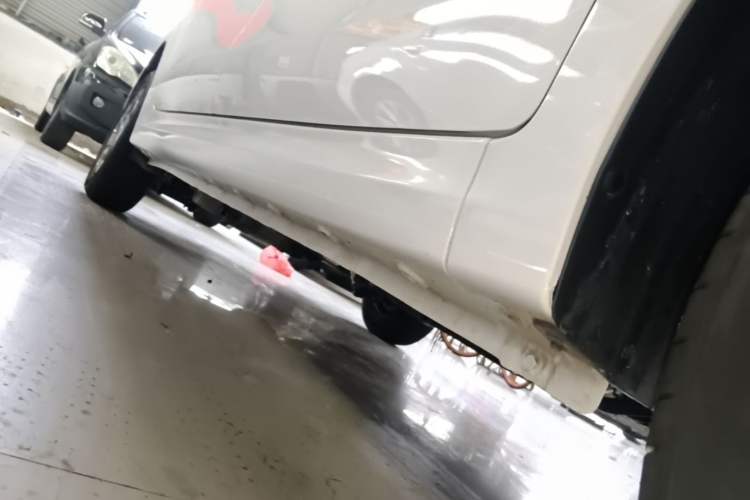 Used Wuling Hongguang New Energy 2025 Extended-Range Hybrid 50KM Comfort Version Right Side Sill