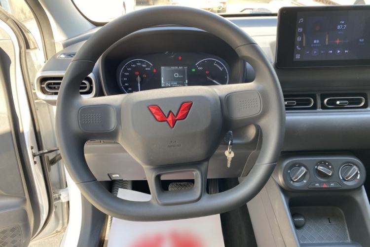 Used Wuling Hongguang New Energy 2025 Extended-Range Hybrid 50 km Standard Version Steering Wheel