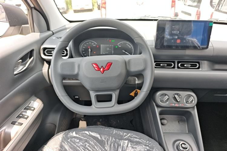 Used Wuling Hongguang New Energy 2025 Extended-Range Hybrid 50KM Comfort Version Steering Wheel