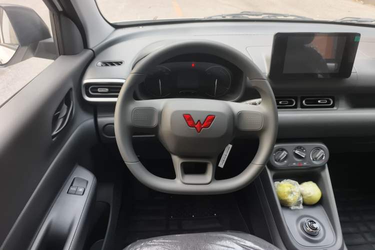 Used Wuling Hongguang New Energy 2025 Extended-Range Hybrid 50 km Standard Version Steering Wheel