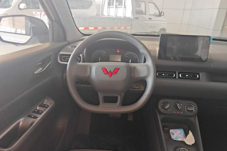 Used Wuling Hongguang New Energy 2025 Extended-Range Hybrid 50KM Comfort Version Steering Wheel