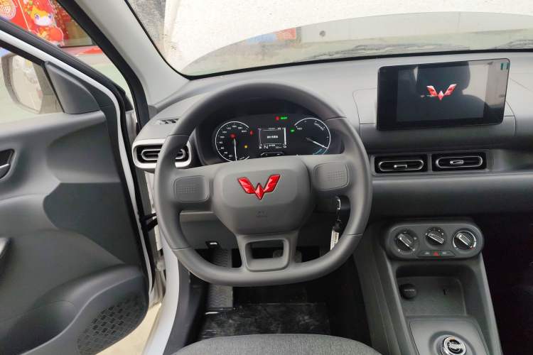 Used Wuling Hongguang New Energy 2025 Extended-Range Hybrid 50KM Comfort Version Steering Wheel