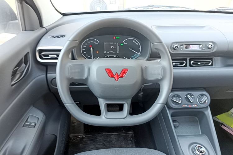 Used Wuling Hongguang New Energy 2025 Extended-Range Hybrid 50 km Utility Version Steering Wheel
