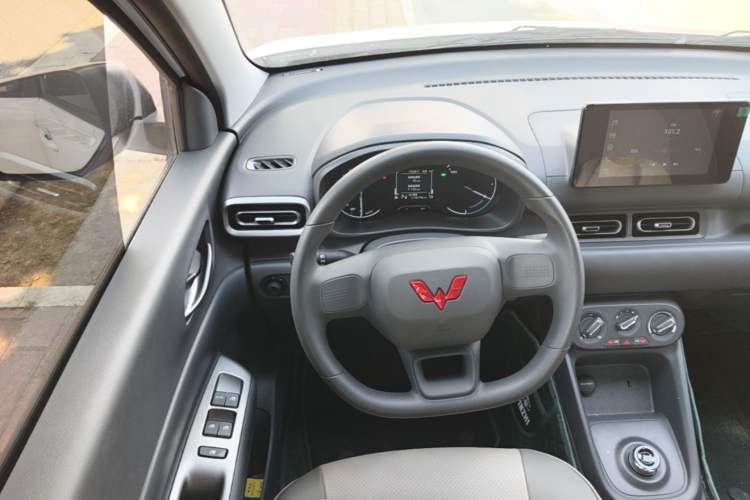 Used Wuling Hongguang New Energy 2025 Extended-Range Hybrid 50KM Comfort Version Steering Wheel