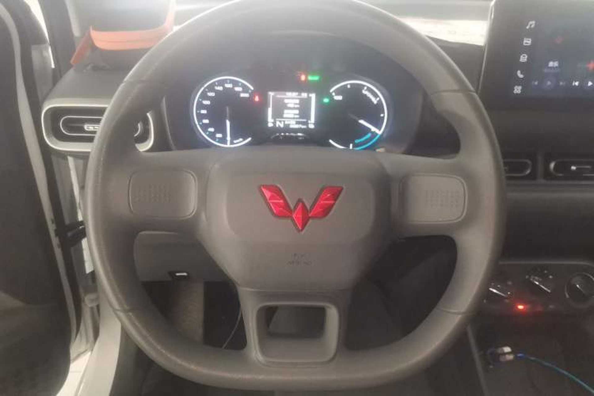 Used Wuling Hongguang New Energy 2025 Extended-Range Hybrid 50KM Comfort Version Steering Wheel