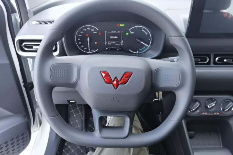 Used Wuling Hongguang New Energy 2025 Extended-Range Hybrid 50KM Comfort Version Steering Wheel