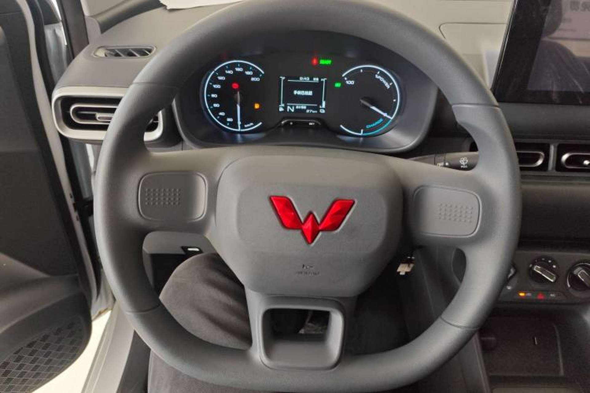 Used Wuling Hongguang New Energy 2025 Extended-Range Hybrid 50KM Comfort Version Steering Wheel