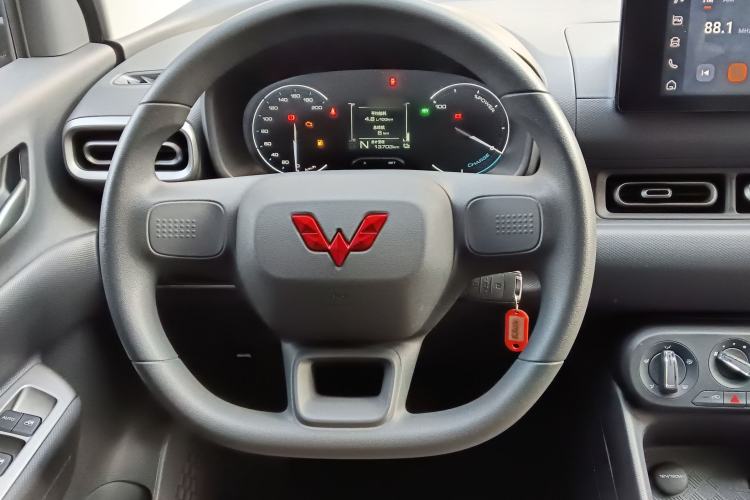 Used Wuling Hongguang New Energy 2025 Extended-Range Hybrid 50KM Comfort Version Steering Wheel