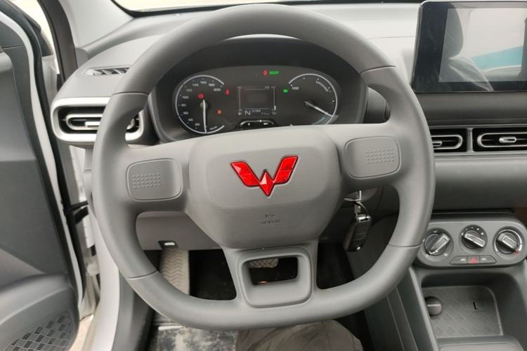 Used Wuling Hongguang New Energy 2025 Extended-Range Hybrid 50KM Comfort Version Steering Wheel