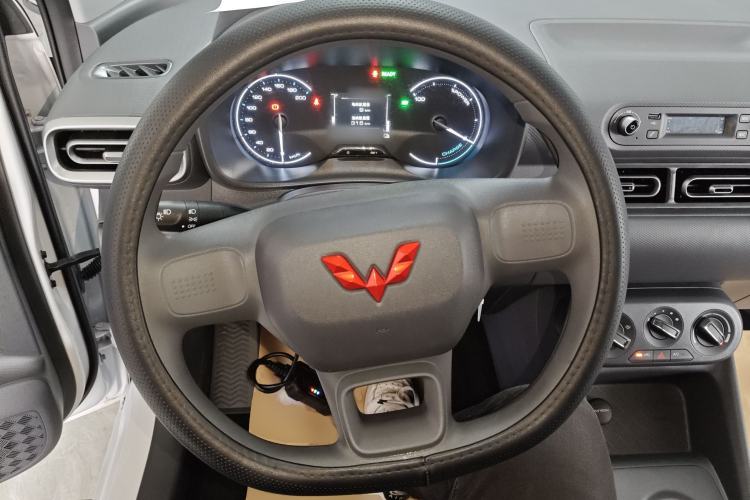 Used Wuling Hongguang New Energy 2025 Extended-Range Hybrid 50 km Utility Version Steering Wheel