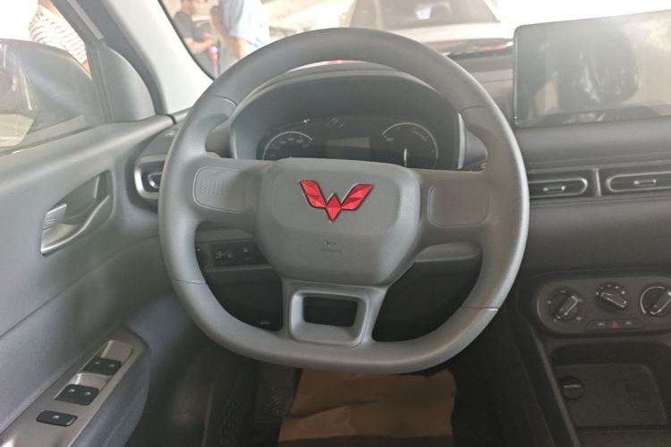 Used Wuling Hongguang New Energy 2025 Model Range-Extending Hybrid 150KM Comfort Edition Steering Wheel