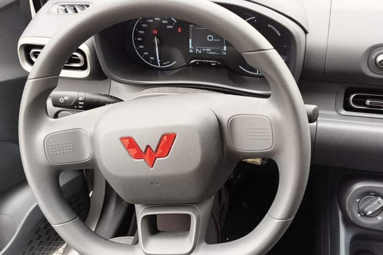 Used Wuling Hongguang New Energy 2025 Extended-Range Hybrid 50 km Utility Version Steering Wheel