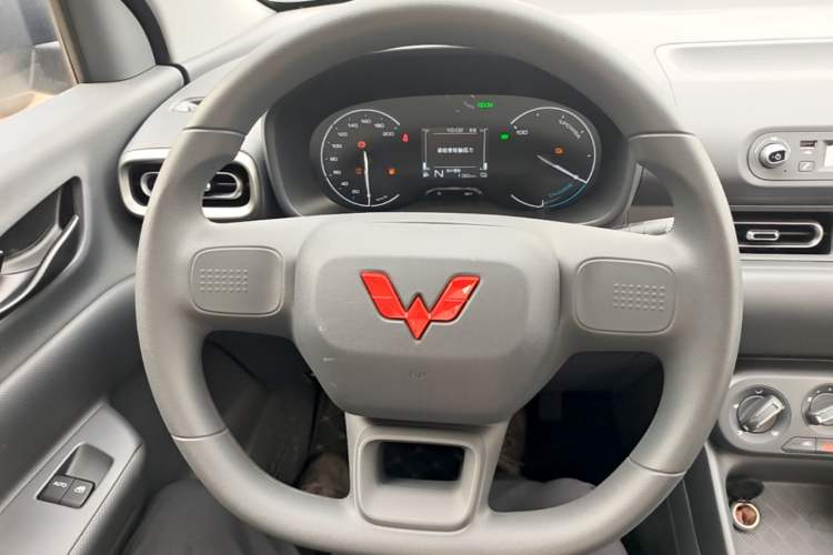 Used Wuling Hongguang New Energy 2025 Extended-Range Hybrid 50 km Utility Version Steering Wheel