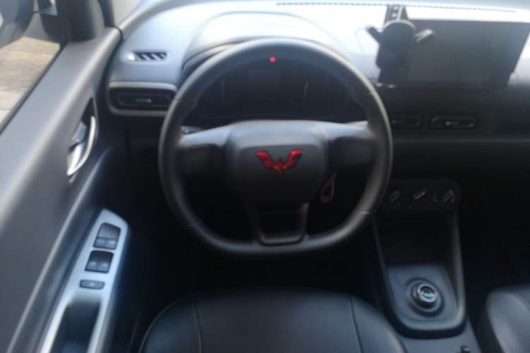 Used Wuling Hongguang New Energy 2025 Extended-Range Hybrid 50KM Comfort Version Steering Wheel