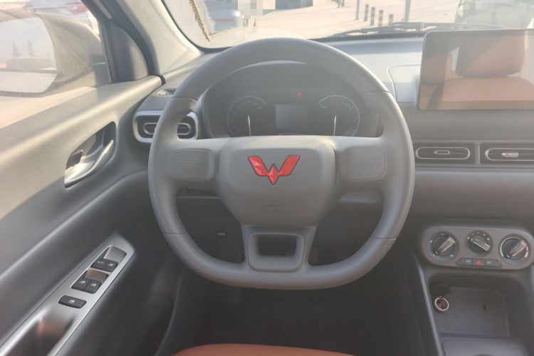 Used Wuling Hongguang New Energy 2025 Extended-Range Hybrid 50KM Comfort Version Steering Wheel