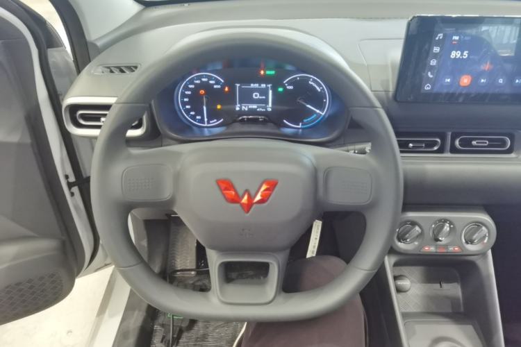 Used Wuling Hongguang New Energy 2025 Extended-Range Hybrid 50 km Standard Version Steering Wheel