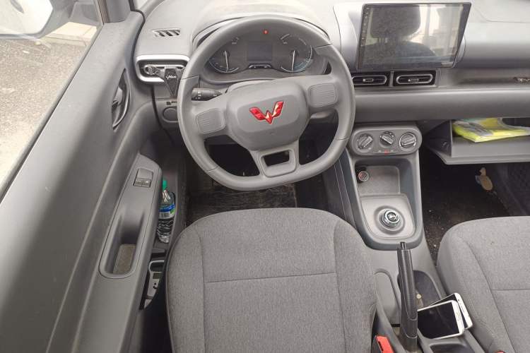 Used Wuling Hongguang New Energy 2025 Extended-Range Hybrid 50 km Utility Version Steering Wheel