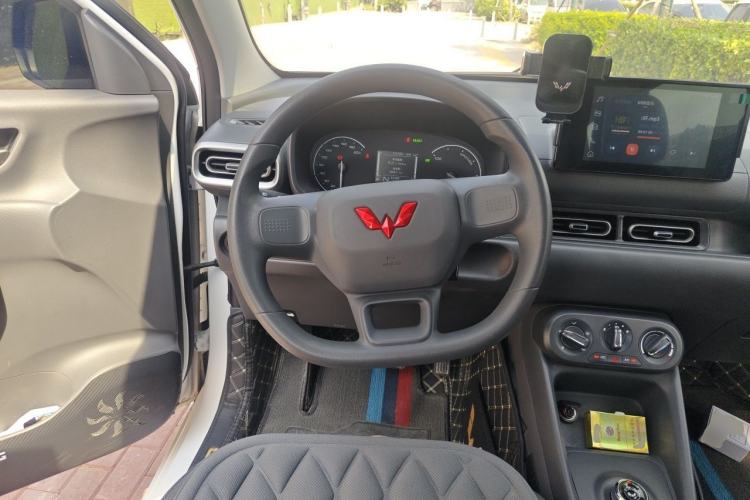 Used Wuling Hongguang New Energy 2025 Extended-Range Hybrid 50KM Comfort Version Steering Wheel