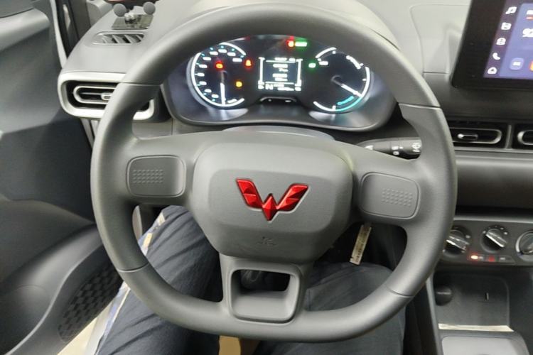 Used Wuling Hongguang New Energy 2025 Extended-Range Hybrid 50KM Comfort Version Steering Wheel