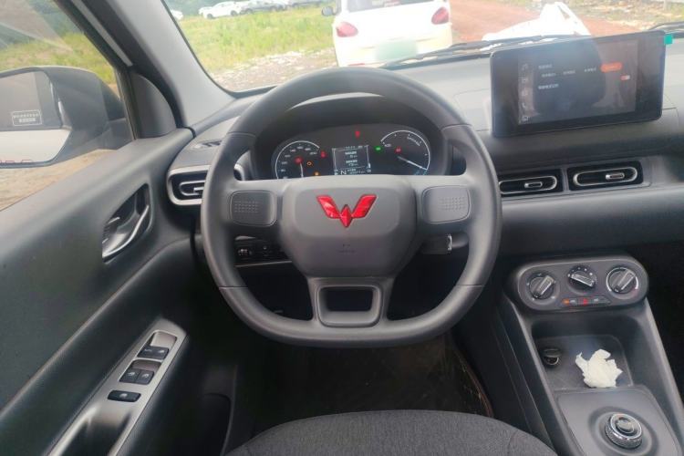 Used Wuling Hongguang New Energy 2025 Extended-Range Hybrid 50KM Comfort Version Steering Wheel